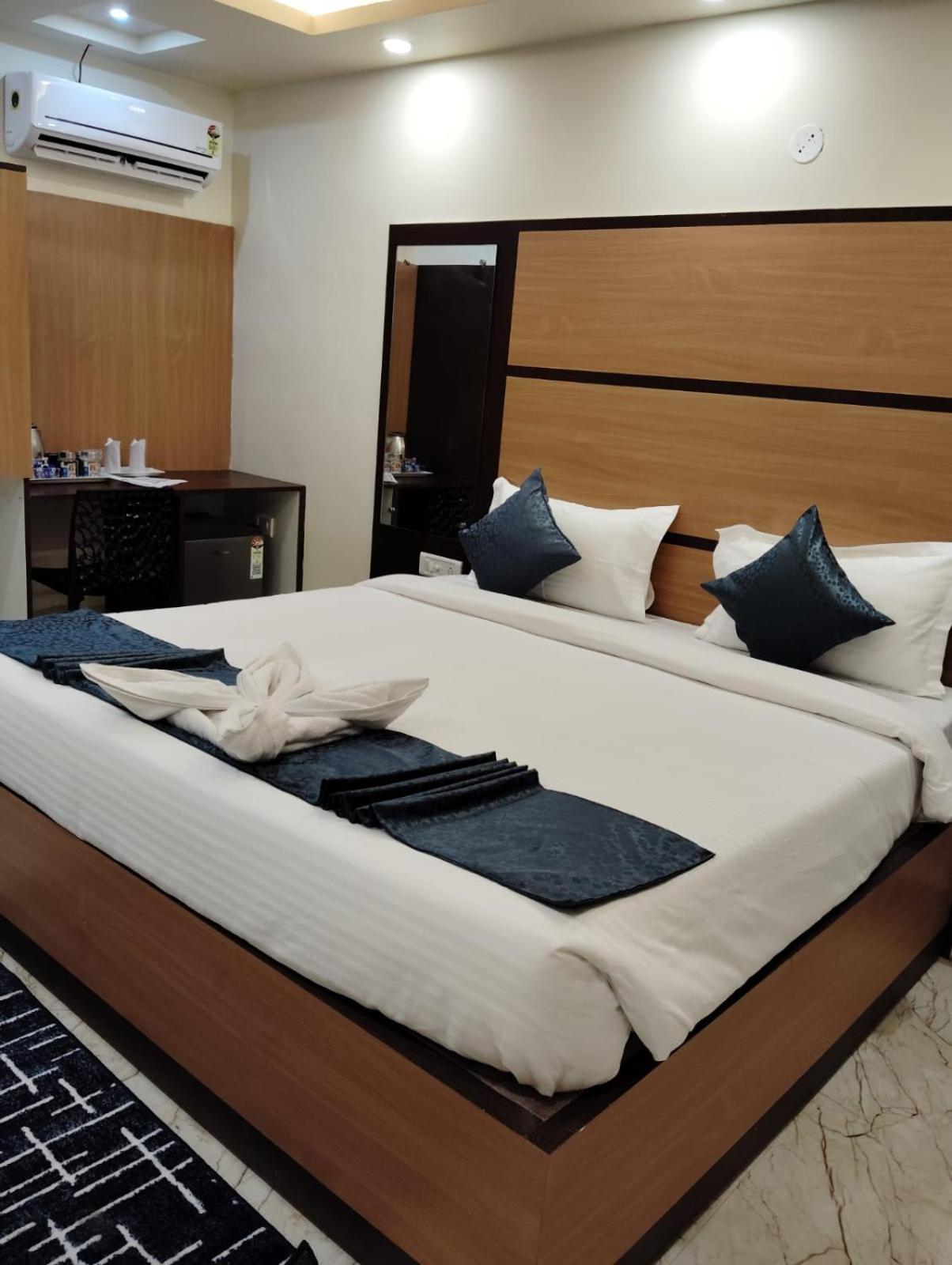 Mom Hotel - Unit Of Mom Hotel Puri Ngoại thất bức ảnh